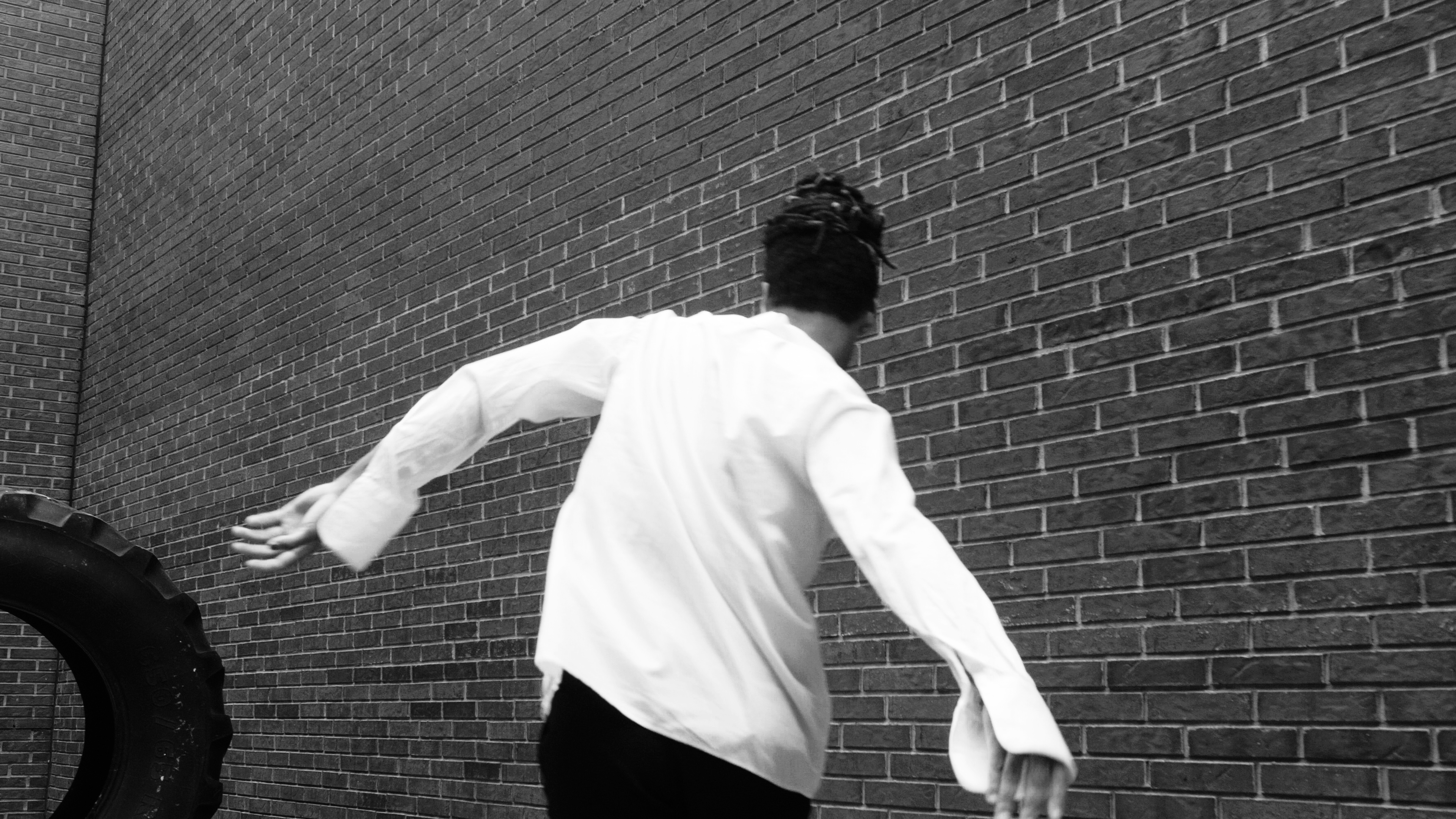 YSL CLIP.00_00_40_01.Still001