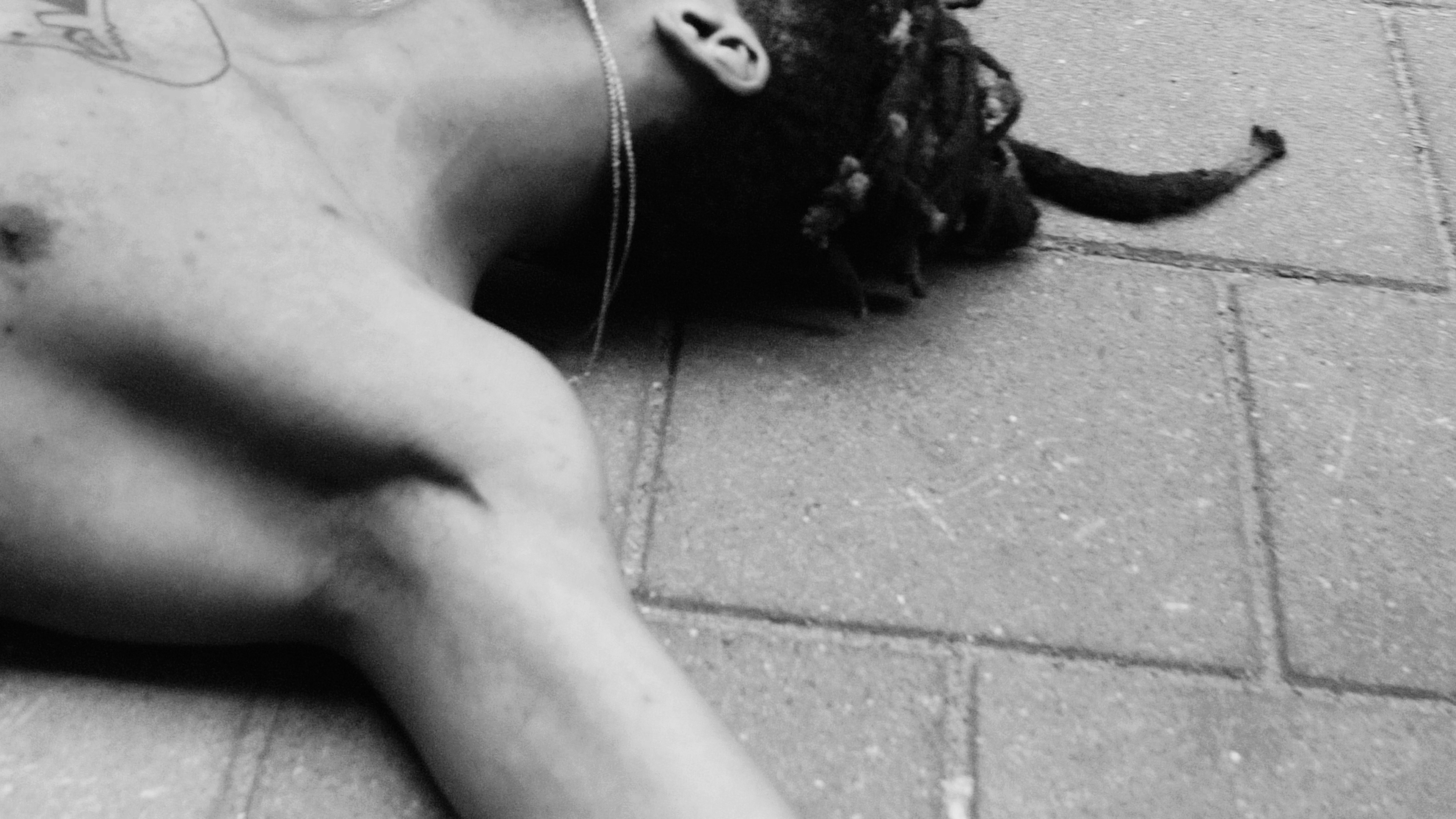 YSL CLIP.00_00_41_00.Still034
