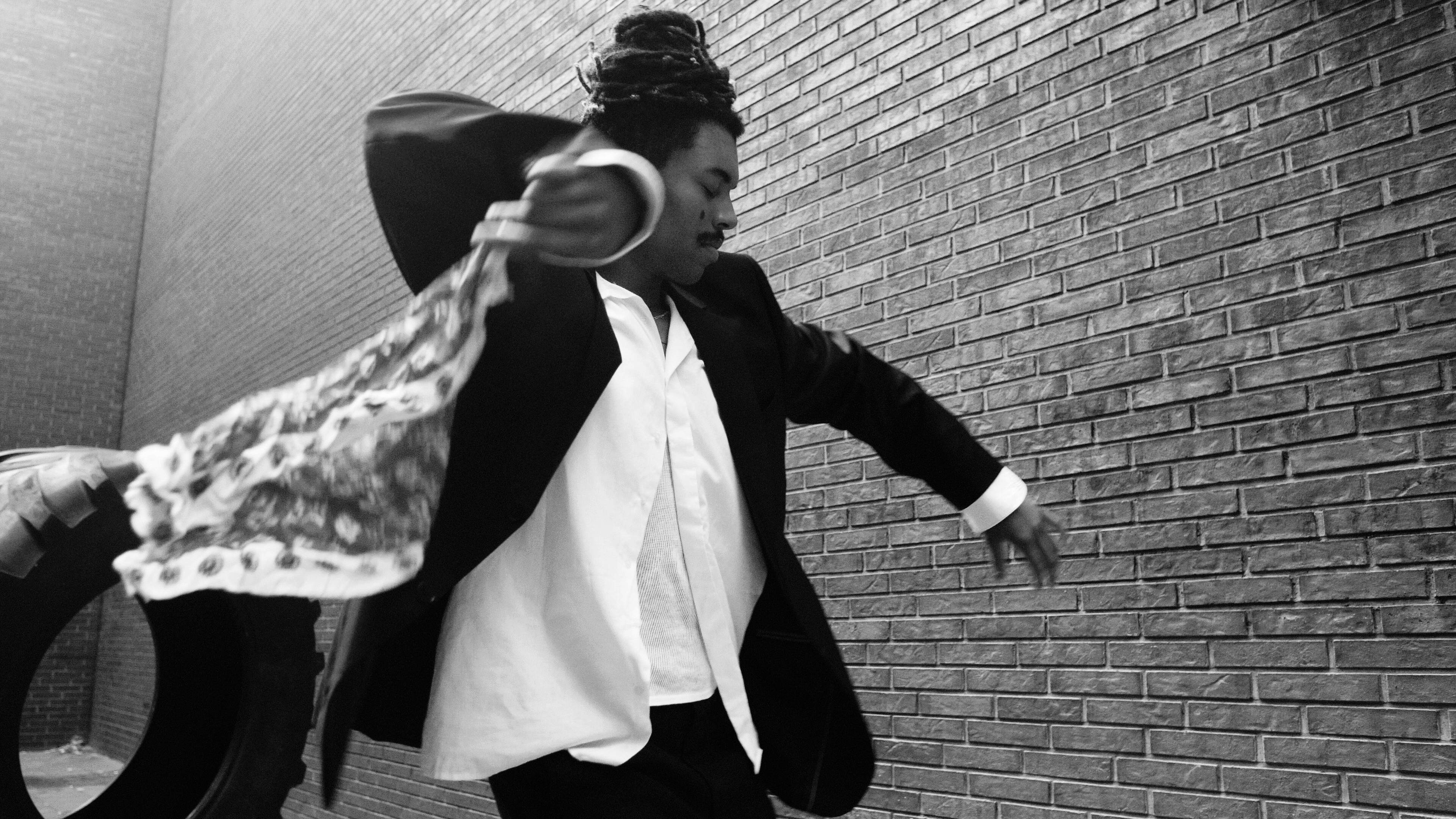 YSL CLIP.00_00_46_15.Still004
