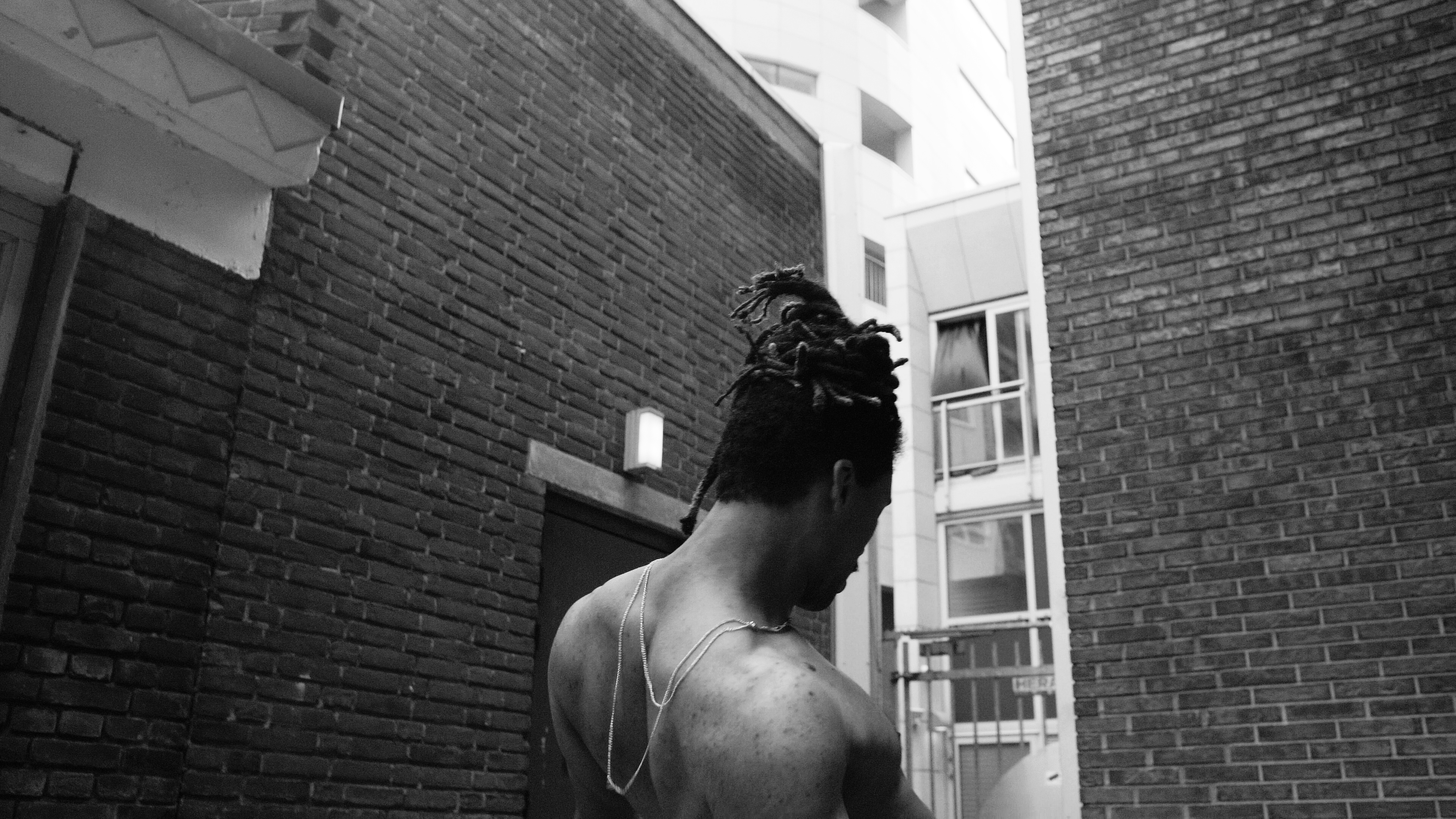 YSL CLIP.00_01_17_18.Still012