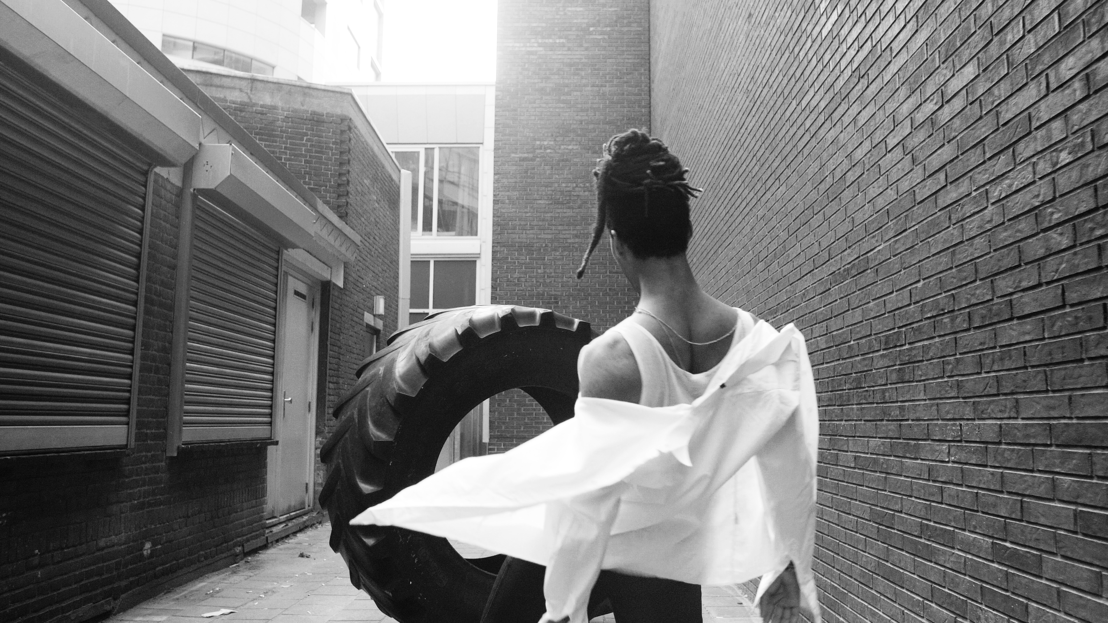 YSL CLIP.00_01_45_06.Still019
